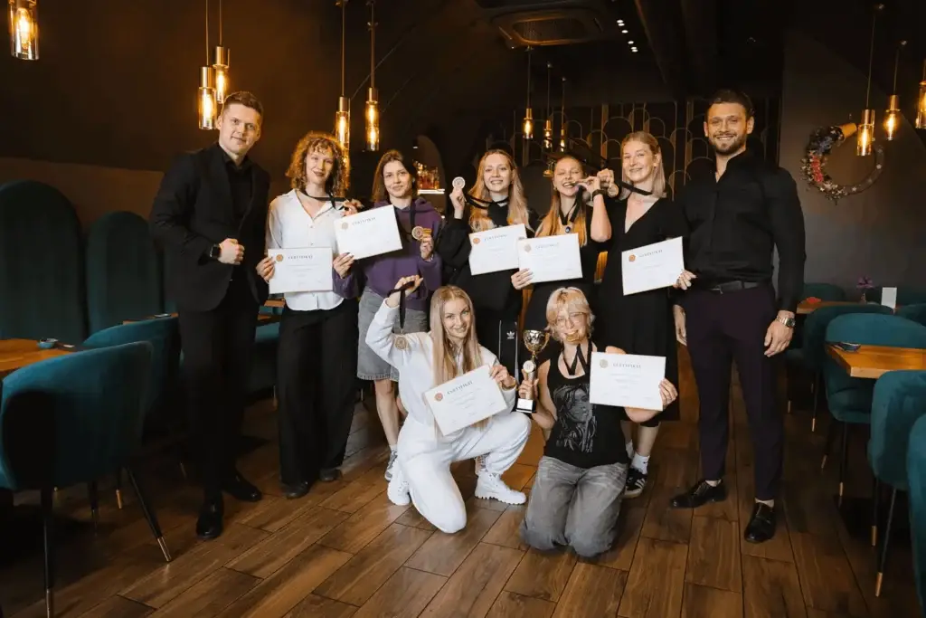 Zespół restauracji po ukończonym szkoleniu House of Impact